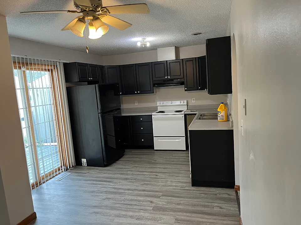 1076 Christopher Ln