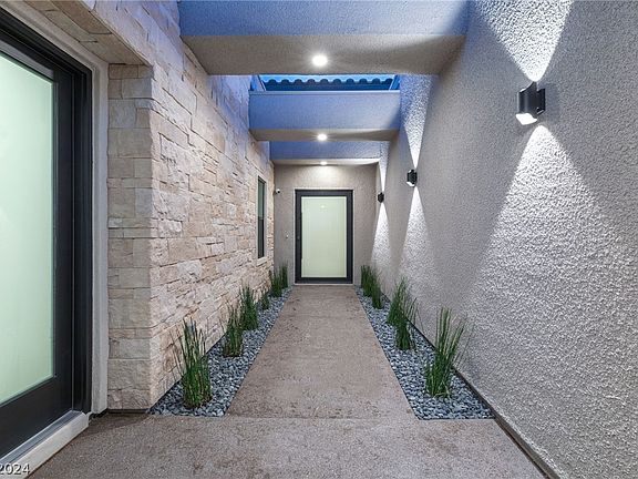 4th image of 423 Sand Dune Arch St