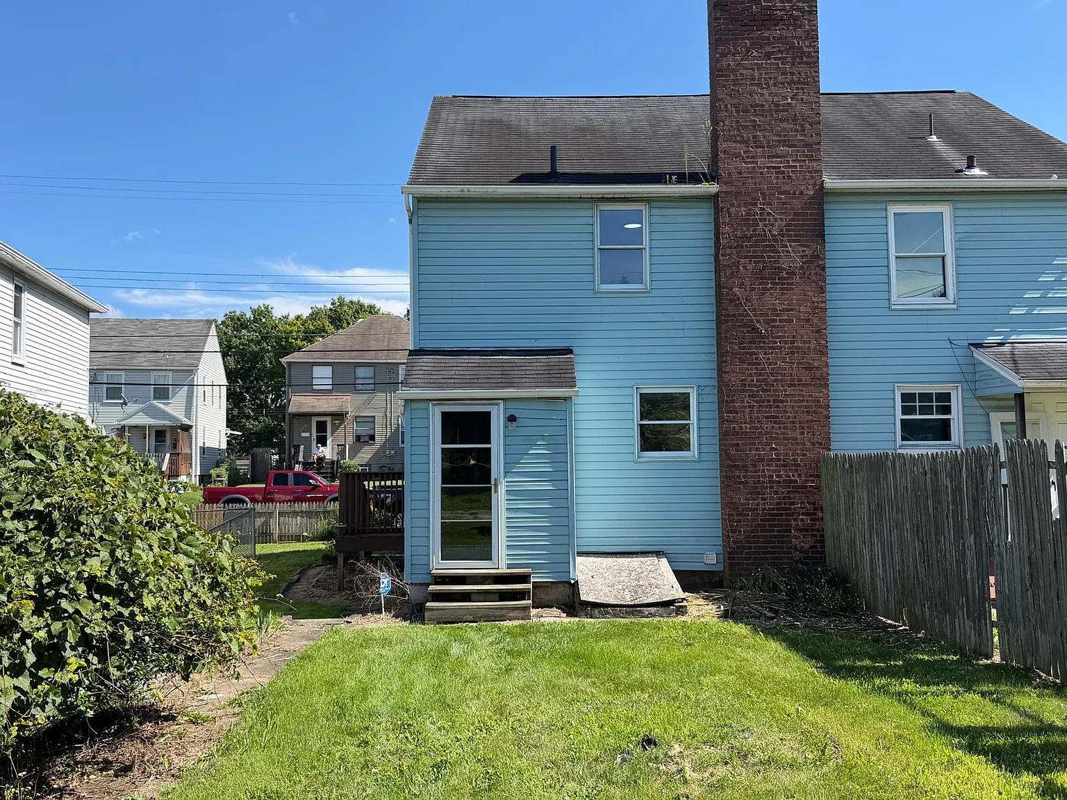 561 Farnsworth — Photo 3