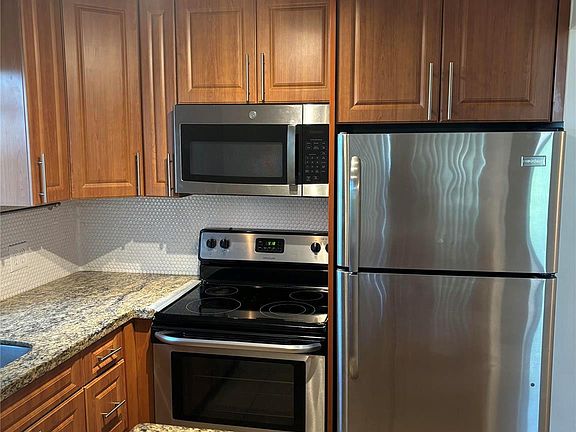 5th image of 237 Tilford L #237