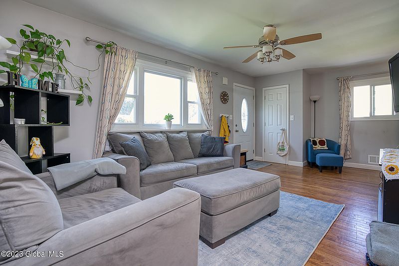 5th image of 22 Tanglewood Road