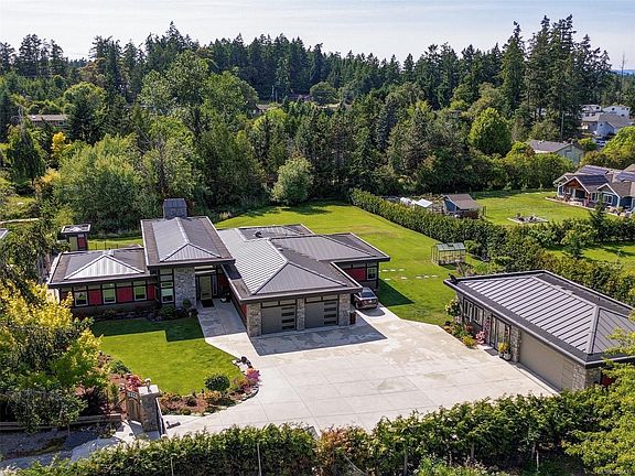 3rd image of 1096 Maple Rd