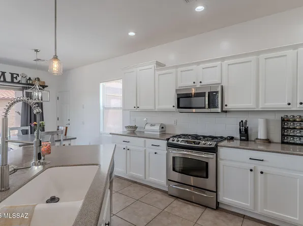 10567 E Desert Drifter Pl, Tucson, AZ 85747