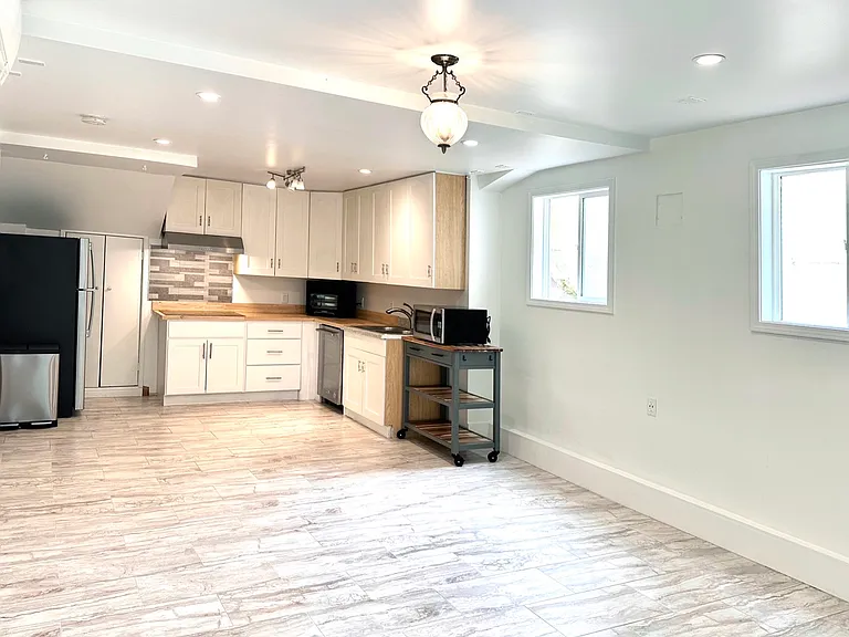 Kitchen / dining