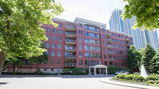 1st image of 400 N Clinton St APT 205