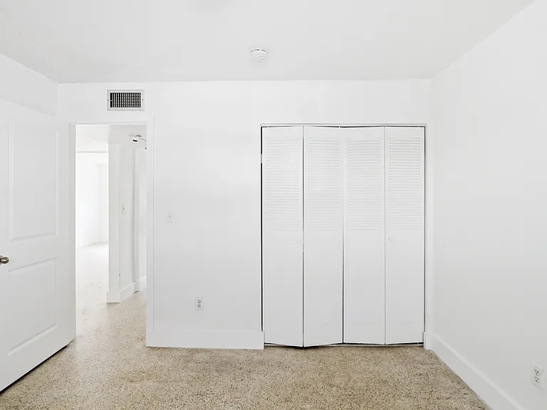 405 W 11th St #5 — Photo 9