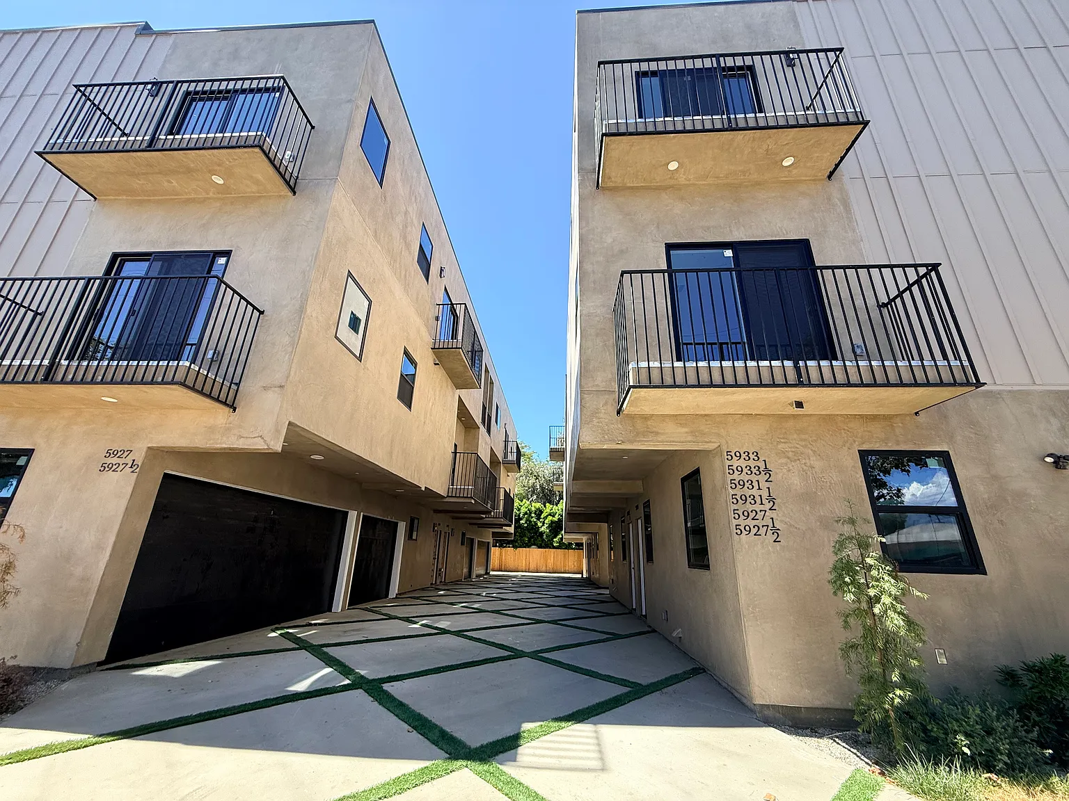 4 bed, 4.5 bath, 2050 sqft, $5,495 — Photo 1