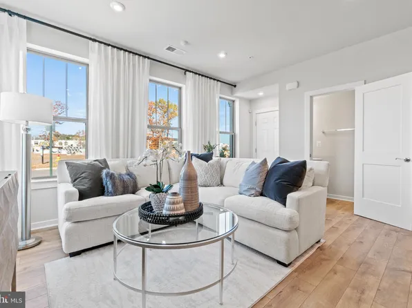 701A Thomas Ln, Manassas Park, VA 20111