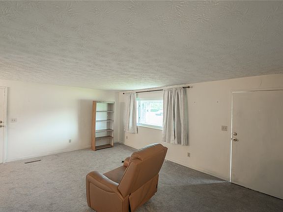 5th image of 3888 Waterbury Dr