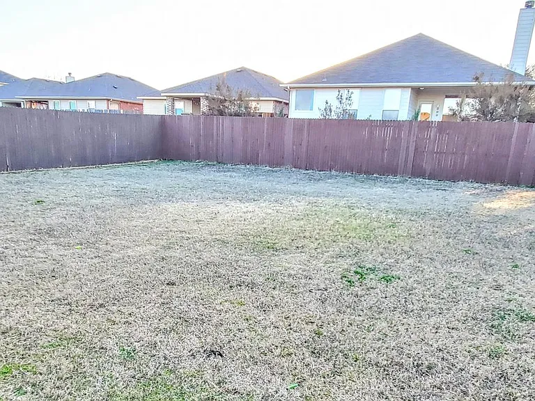 818 Hazels Way — Photo 13