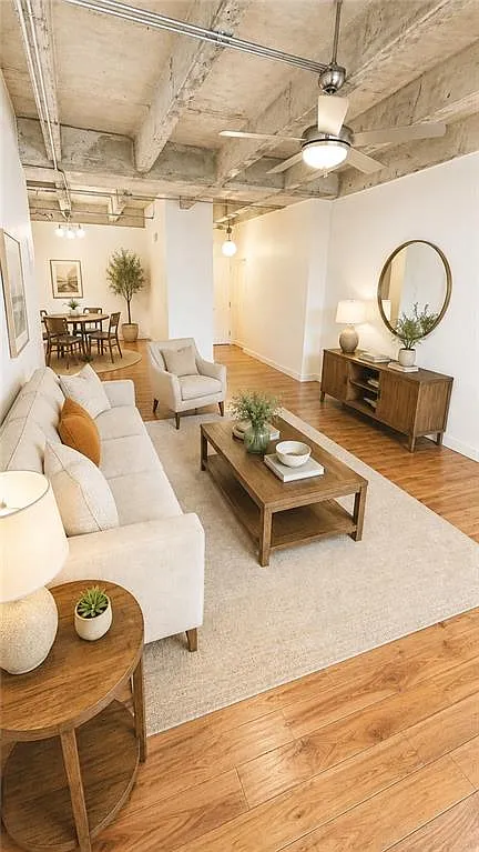 1 bed, 1.0 bath, 837 sqft, $1,950 — Photo 2