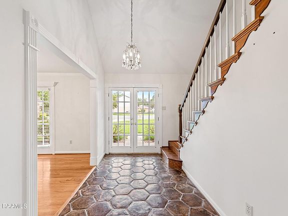 5th image of 111 Duncan Cir