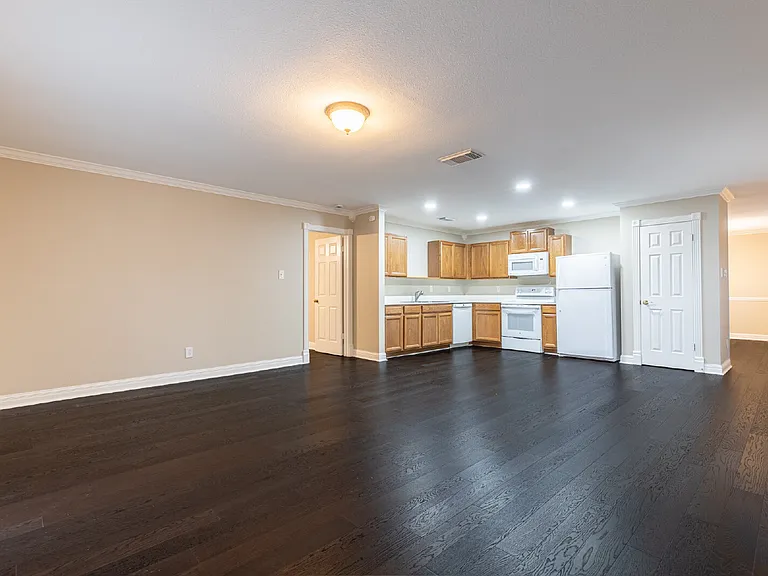 21514 Longwood — Photo 14