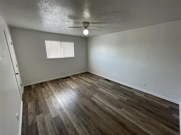 1300 SF 2 Bed / 2 Bath Town Home Apartments Next To Lafayette Park! — Photo 18