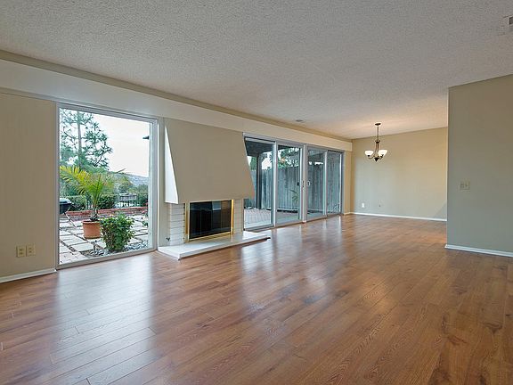 3rd image of 588 W Knollview Ln