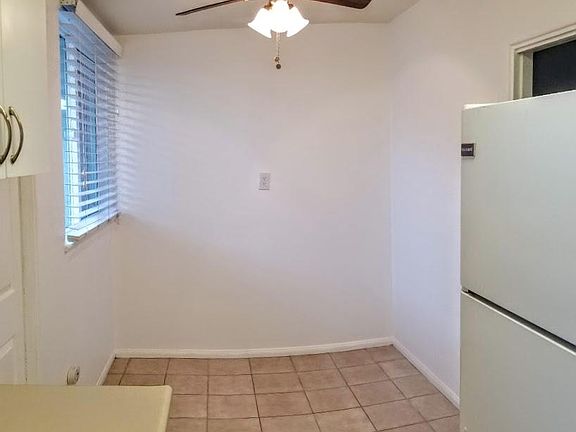 3rd image of 3994 Ingraham St APT B