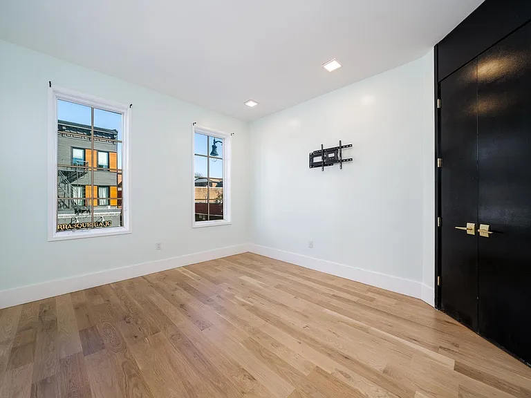 541 Newark Ave #3R — Photo 5