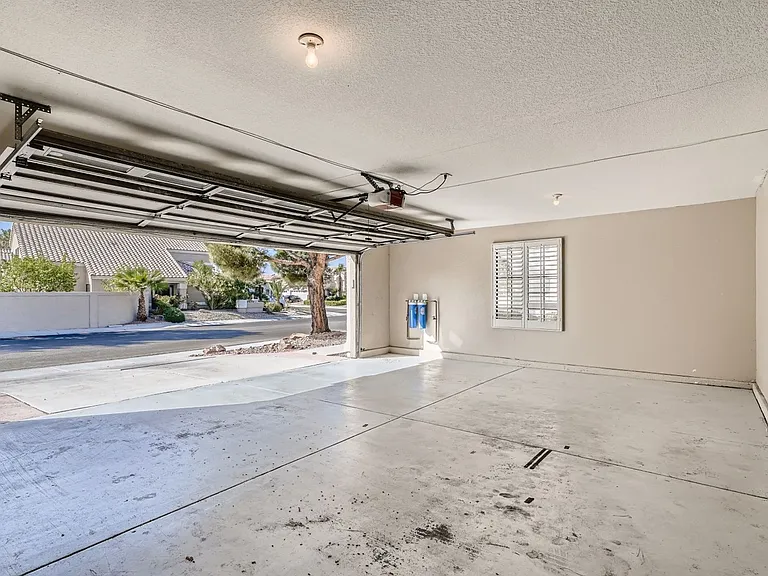 2224 Bear Valley St — Photo 5