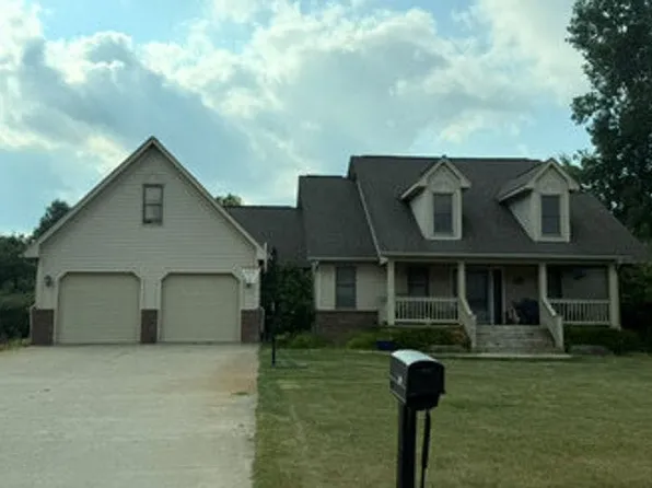 150 Lakeshore Dr, Clarkston, MI 48348