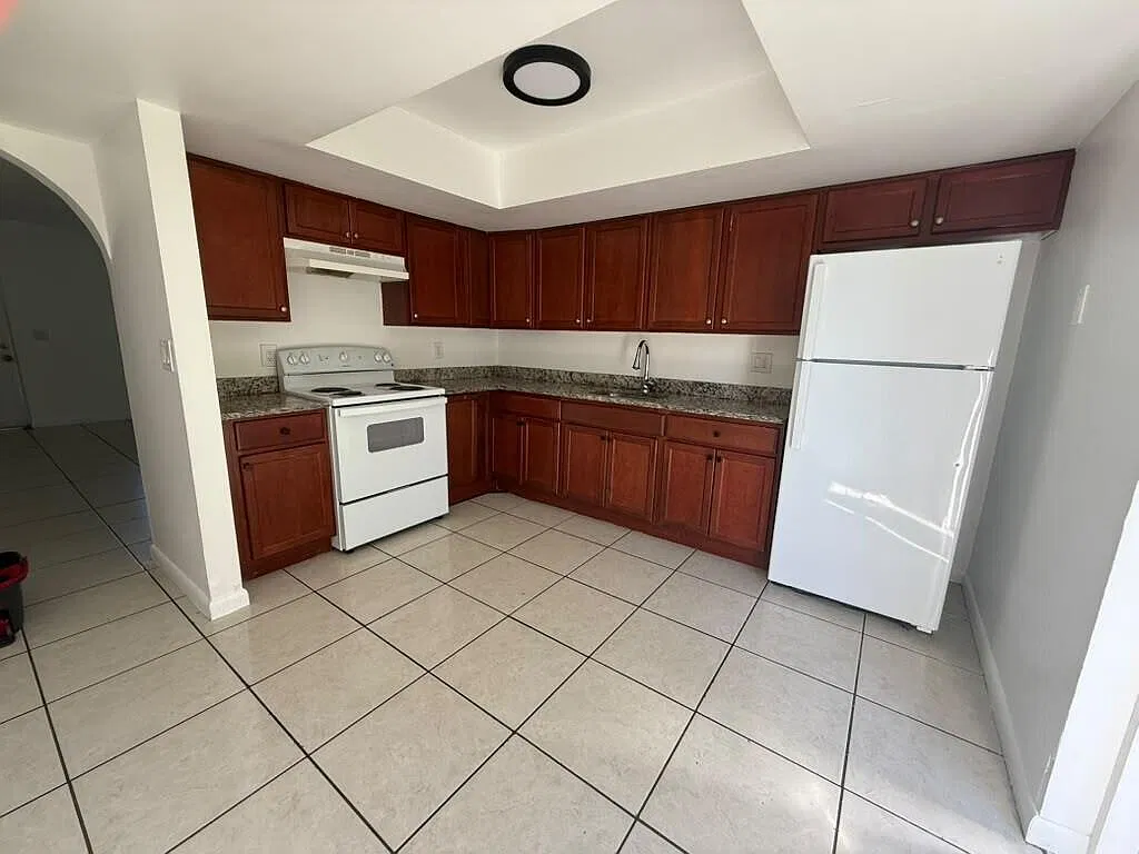 2 bed, 1.0 bath, 927 sqft, $2,000 — Photo 3
