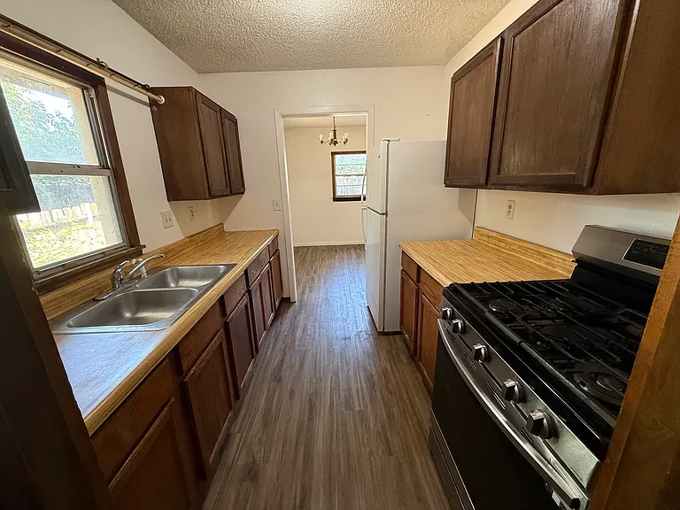 1910 S Mosley Ave #2 — Photo 2