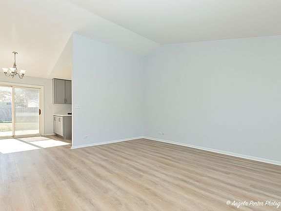 4th image of 1865 De Forest Ln