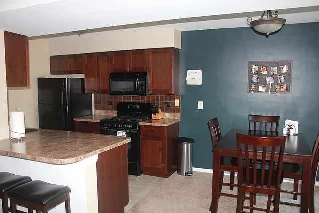 2 Chaucer Ln #B photo 1