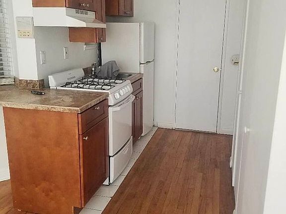 4th image of 216 E 77th St APT 4B