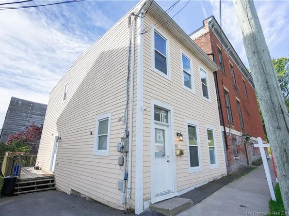 90 Queen St, Saint John, NB E2L 1S4