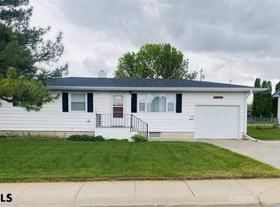 1735 Davis Ave, Gering, NE 69341