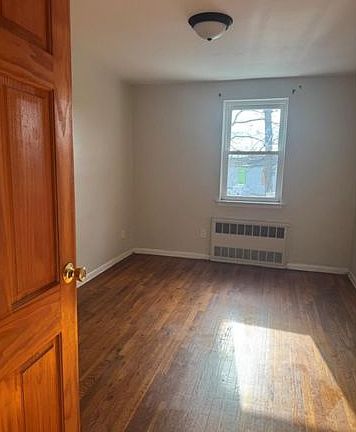 4th image of 660 E 58th St #2