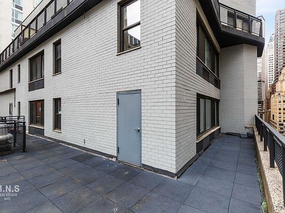3rd image of 230 E 44th St #B12g