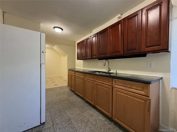 (undisclosed Address), Yonkers, NY 10701