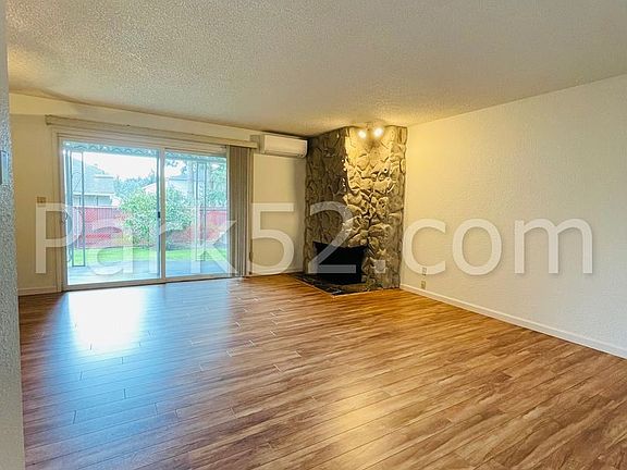 3rd image of 1020 Panorama Dr #2