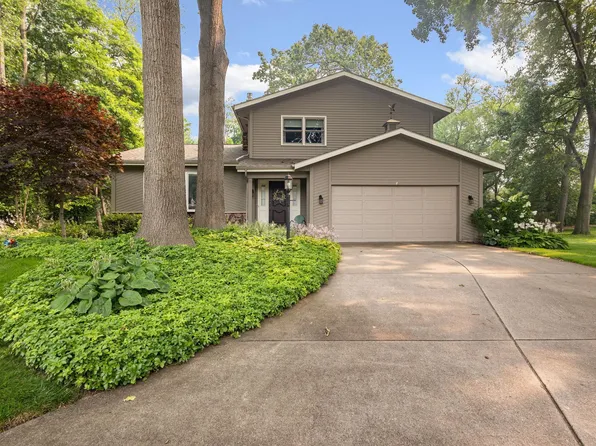 50950 Woodstream Ct, Granger, IN 46530