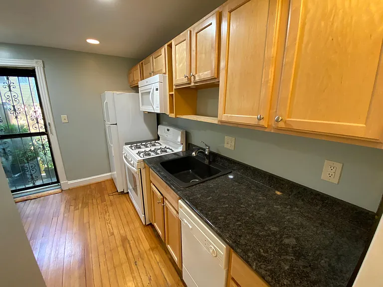 330 N Carolina Ave SE #BASEMENT — Photo 4