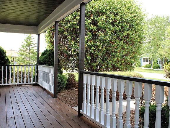 3rd image of 7 Saratoga Ct
