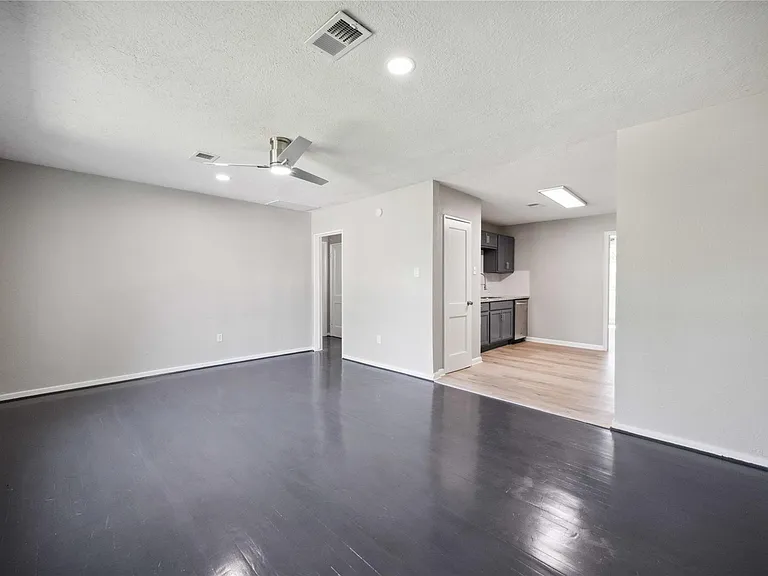 5206 Willow Glen Dr — Photo 5