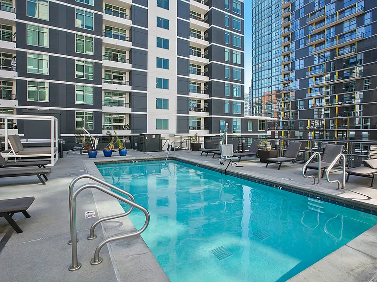 425 W Beech St #526 — Photo 28