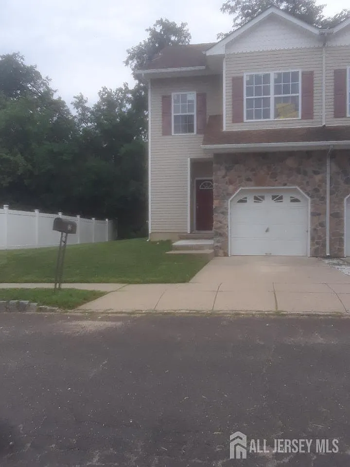3 bed, 2.5 bath, 1600 sqft, $3,000 — Photo 1