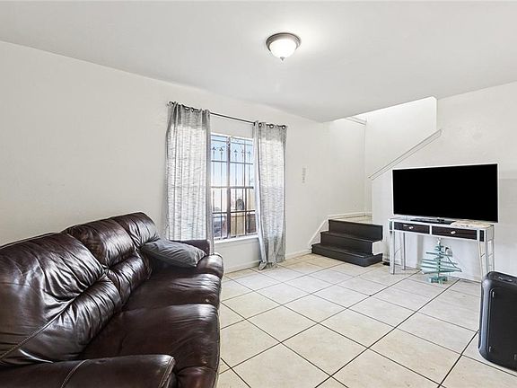 3rd image of 3729 Long Leaf Ln