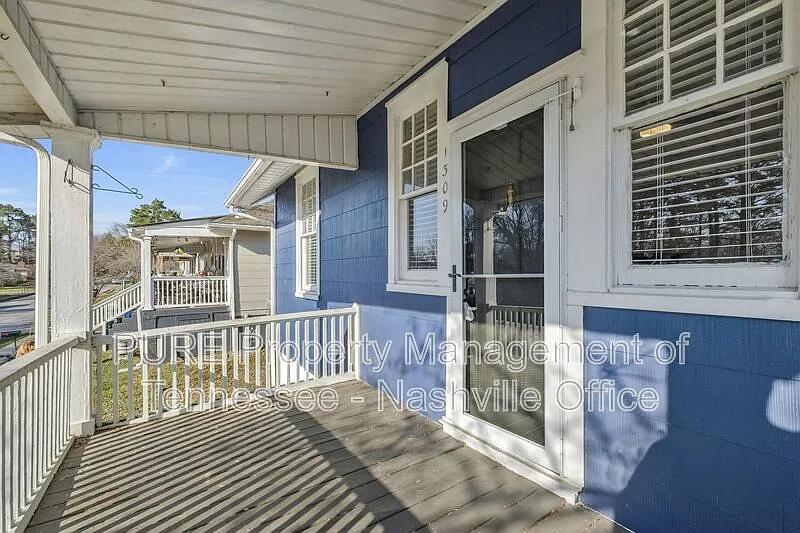 2 bed, 1.0 bath, 918 sqft, $1,825 — Photo 2