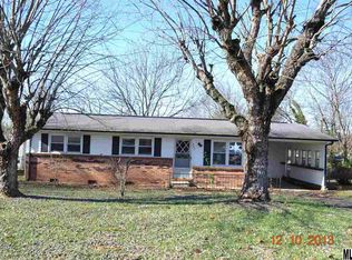 585 10th Avenue Dr SE, Hickory, NC 28602
