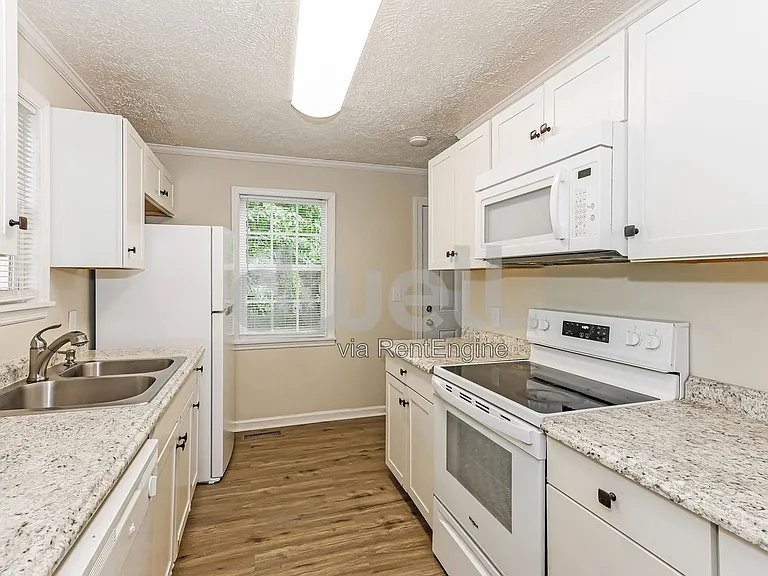 2492 Coleman Ave — Photo 7