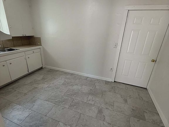 5th image of 824 E Merced St