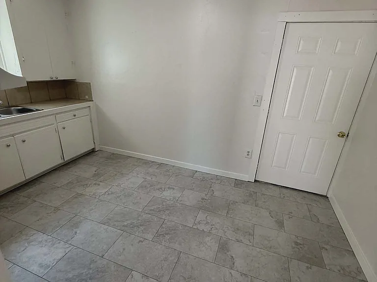 824 E Merced St — Photo 5