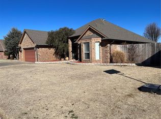 3108 Fairway Dr, Weatherford, OK 73096
