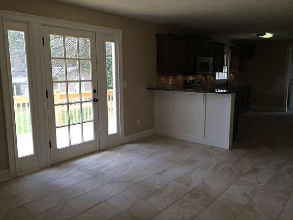 3rd image of 1111 Crestview Dr NW