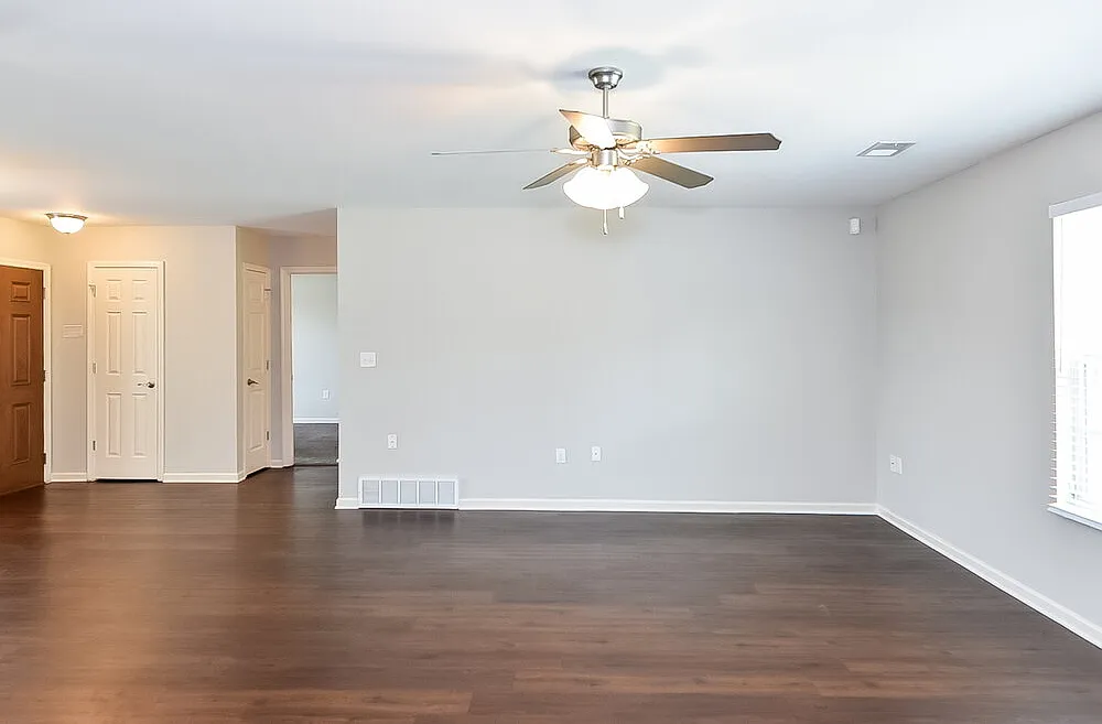 3 bed, 2.0 bath, 1501 sqft, $1,860 — Photo 4