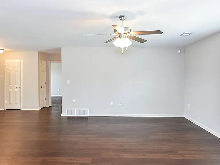 4085 Colton Dr — Photo 4